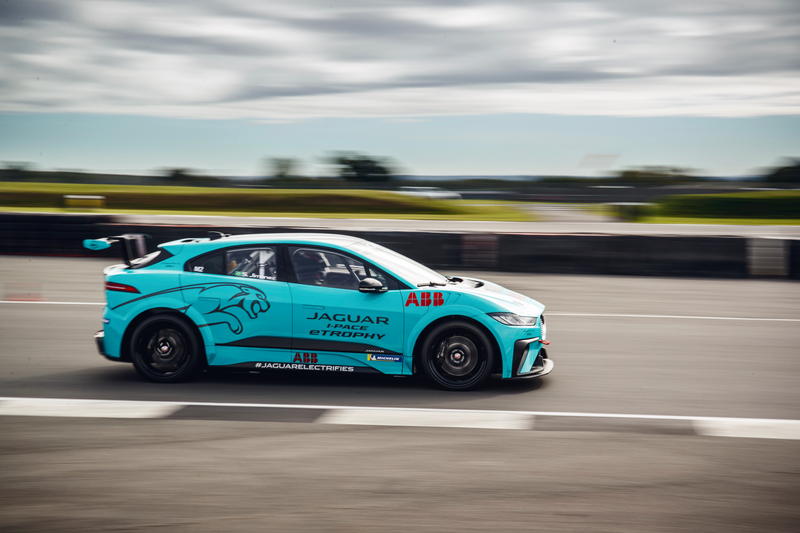 Illustration for article titled Jaguar’s I-Pace eTROPHY Race Car Does Some Amazing Things With Electricity